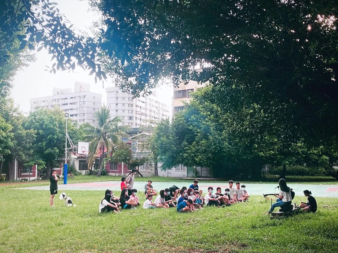 育幼院草地音樂分享會 — 全景