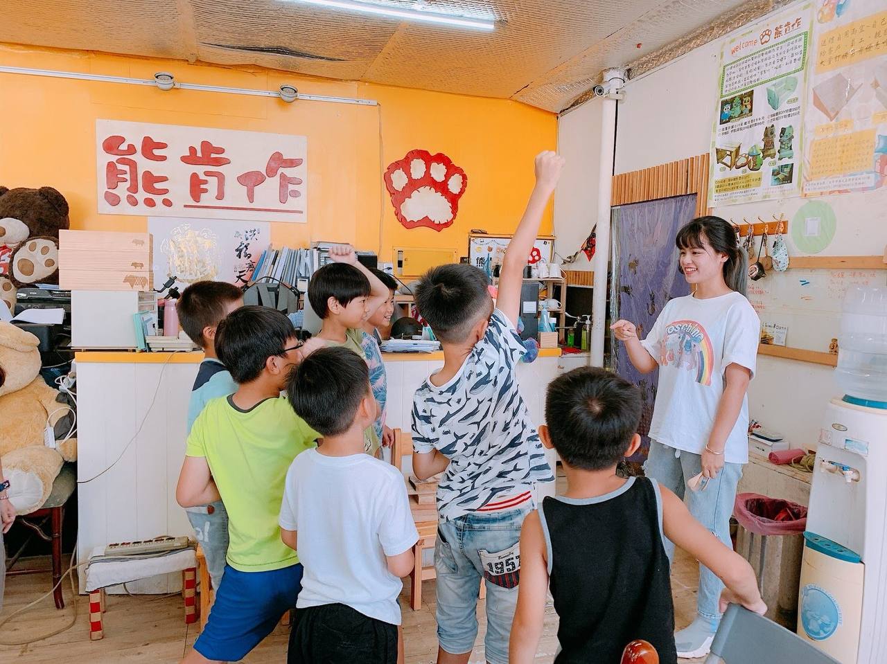 熊肯作木工坊 — Jenny 帶孩子們上課